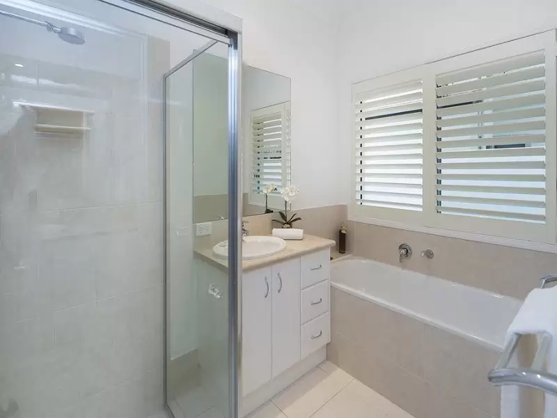 2118 Fernlea Cl, Hope Island Sold by Queensland Sotheby's International Realty - image 1