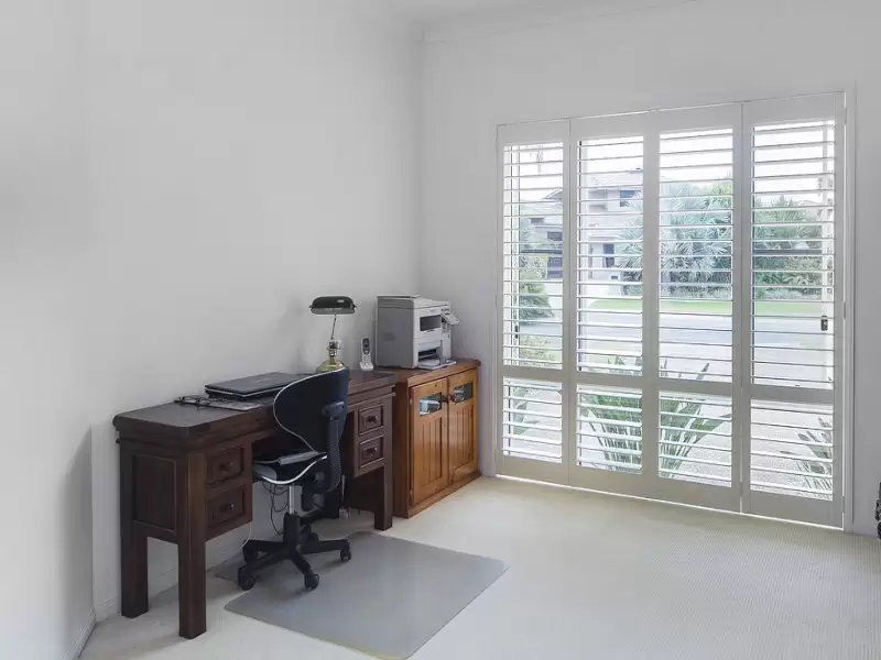 2118 Fernlea Cl, Hope Island Sold by Queensland Sotheby's International Realty - image 1