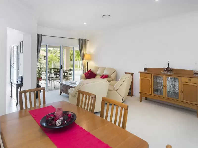2118 Fernlea Cl, Hope Island Sold by Queensland Sotheby's International Realty - image 1