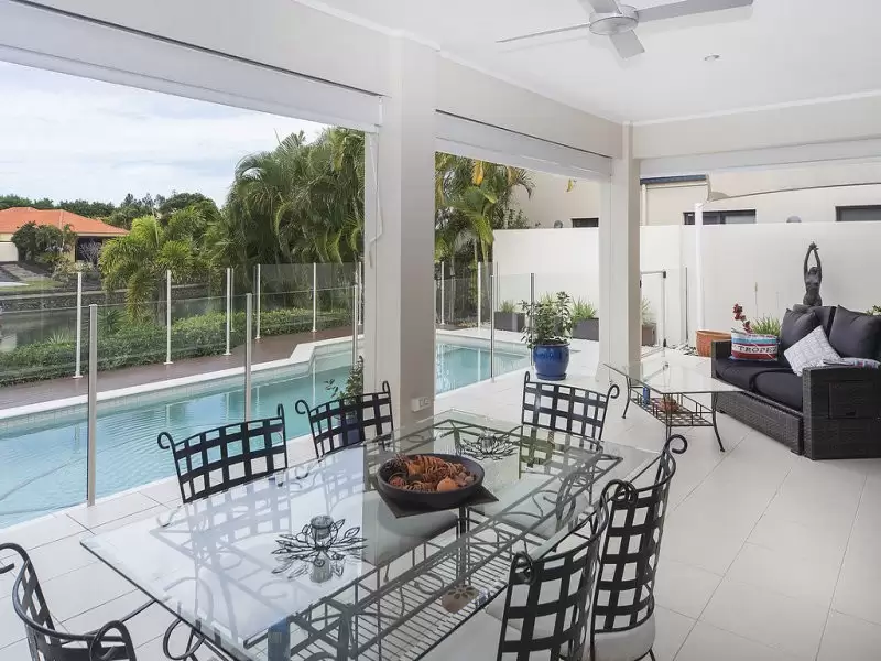2118 Fernlea Cl, Hope Island Sold by Queensland Sotheby's International Realty - image 1