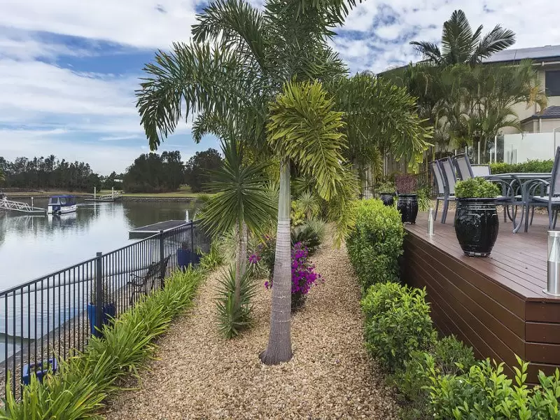 2118 Fernlea Cl, Hope Island Sold by Queensland Sotheby's International Realty - image 1
