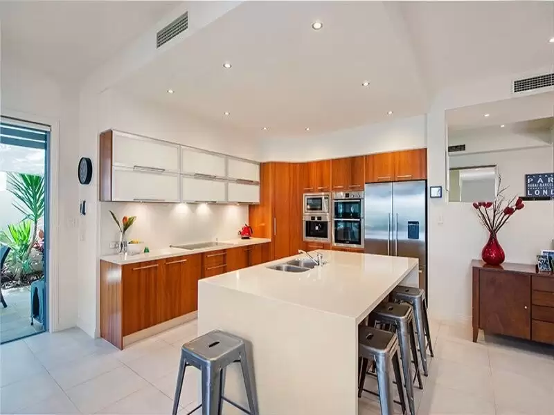2158 Beaufort Way, Hope Island Sold by Queensland Sotheby's International Realty - image 1