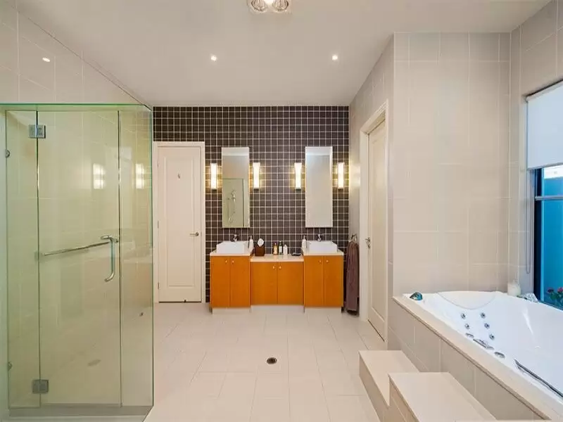 2158 Beaufort Way, Hope Island Sold by Queensland Sotheby's International Realty - image 1
