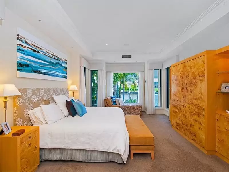 2158 Beaufort Way, Hope Island Sold by Queensland Sotheby's International Realty - image 1