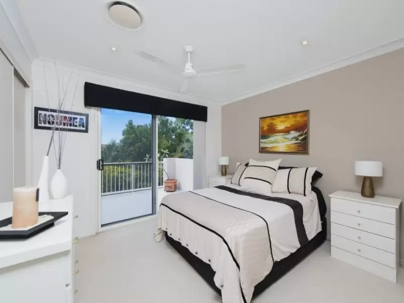 1630 Riverdale Dr, Hope Island Sold by Queensland Sotheby's International Realty - image 1
