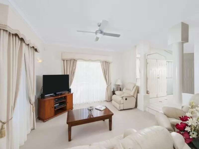 1630 Riverdale Dr, Hope Island Sold by Queensland Sotheby's International Realty - image 1
