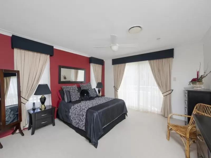 1630 Riverdale Dr, Hope Island Sold by Queensland Sotheby's International Realty - image 1
