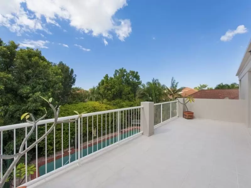 1630 Riverdale Dr, Hope Island Sold by Queensland Sotheby's International Realty - image 1