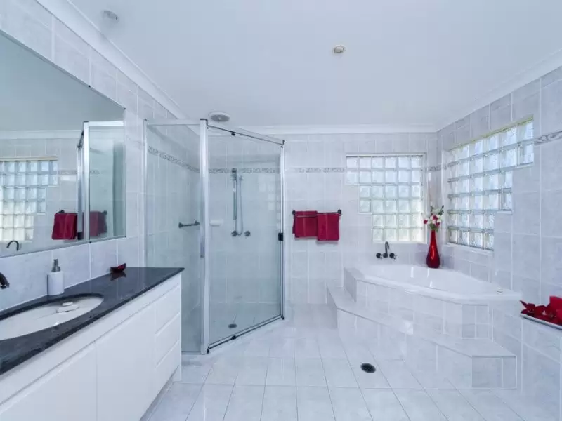 1630 Riverdale Dr, Hope Island Sold by Queensland Sotheby's International Realty - image 1