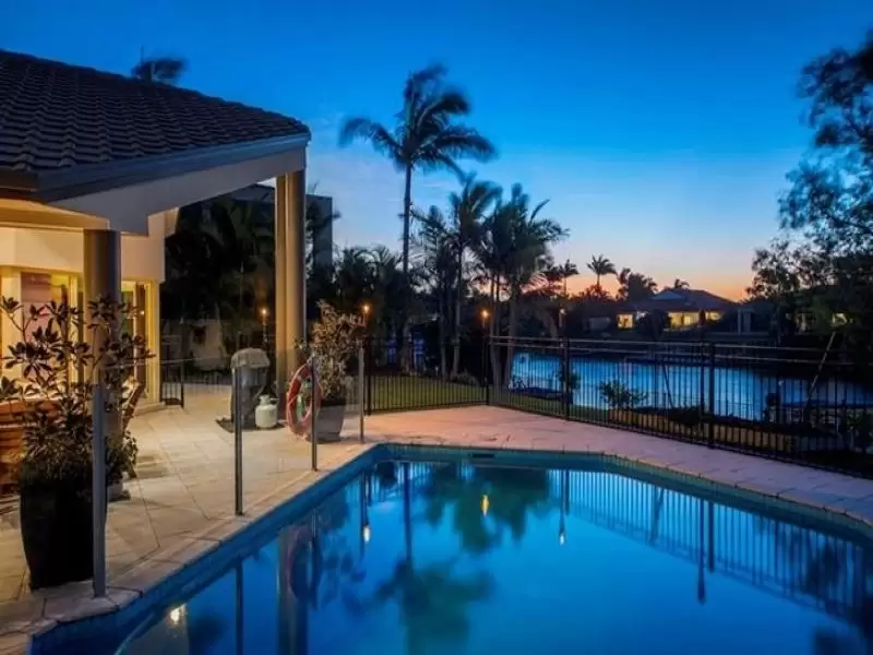 1084 Killymoon Dr, Hope Island Sold by  - image 1