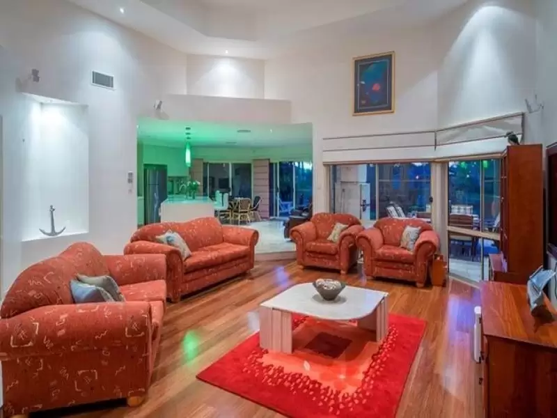 1084 Killymoon Dr, Hope Island Sold by  - image 1