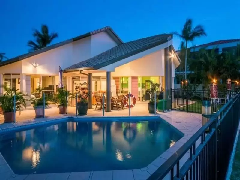 1084 Killymoon Dr, Hope Island Sold by  - image 1