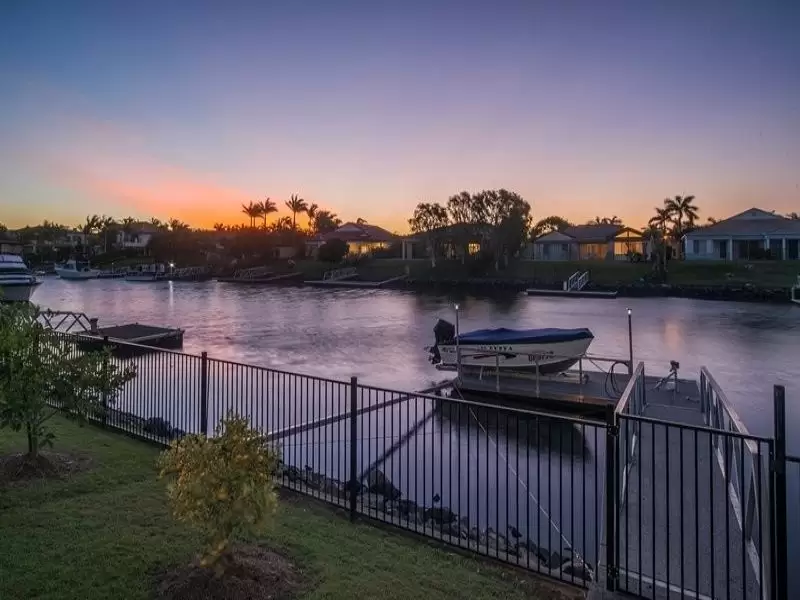 1084 Killymoon Dr, Hope Island Sold by Queensland Sotheby's International Realty - image 1