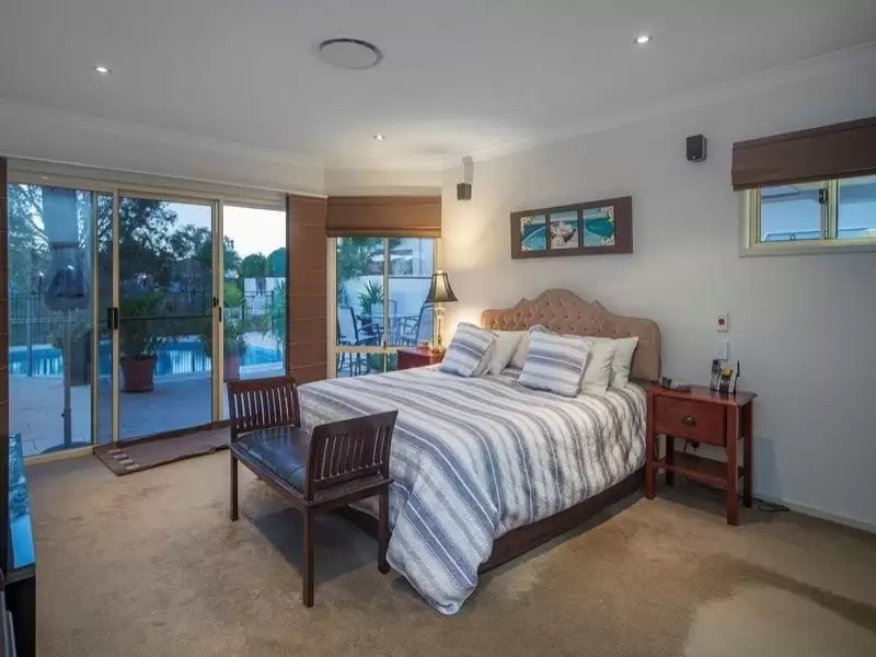 1084 Killymoon Dr, Hope Island Sold by Queensland Sotheby's International Realty - image 1
