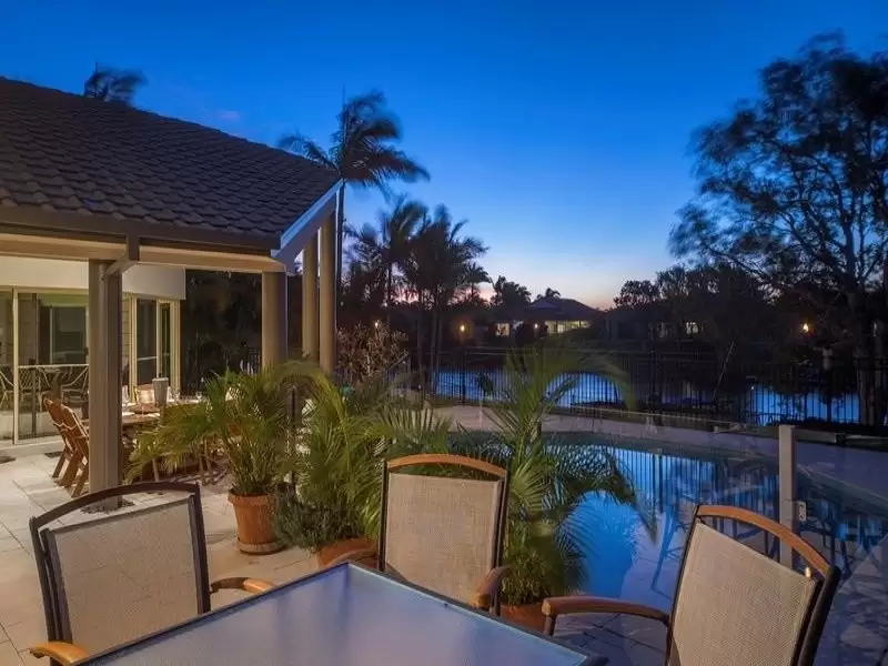 1084 Killymoon Dr, Hope Island Sold by Queensland Sotheby's International Realty - image 1