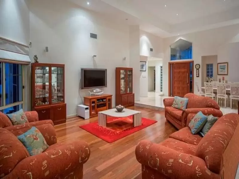 1084 Killymoon Dr, Hope Island Sold by  - image 1