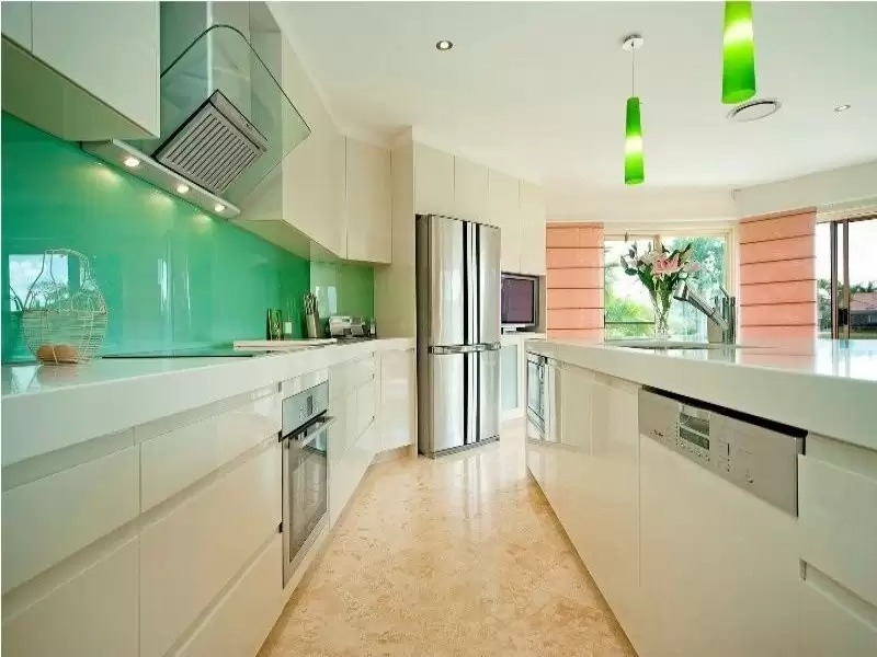 1084 Killymoon Dr, Hope Island Sold by  - image 1