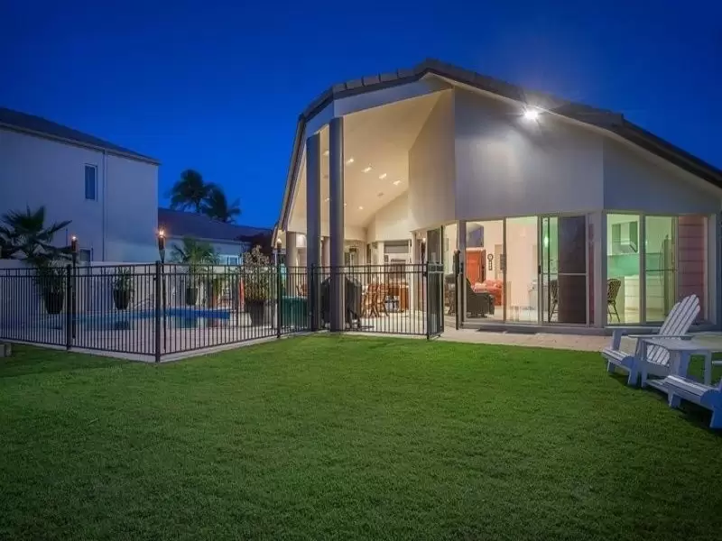 1084 Killymoon Dr, Hope Island Sold by Queensland Sotheby's International Realty - image 1
