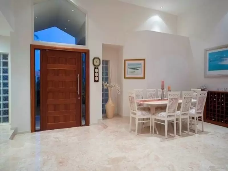 1084 Killymoon Dr, Hope Island Sold by Queensland Sotheby's International Realty - image 1