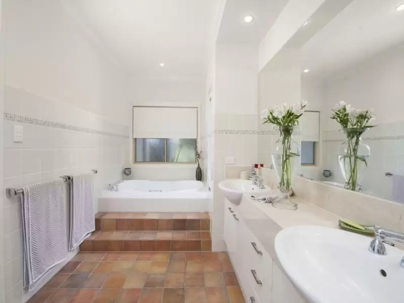 3193 Riverleigh Dr, Hope Island Sold by Queensland Sotheby's International Realty - image 1
