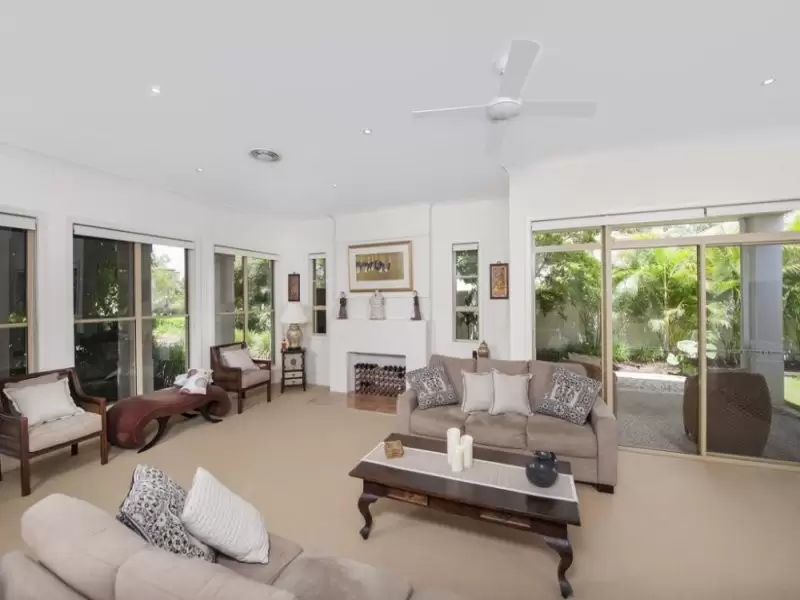 3193 Riverleigh Dr, Hope Island Sold by Queensland Sotheby's International Realty - image 1
