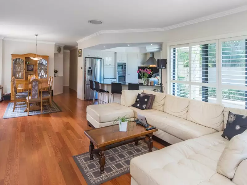 24 The Peninsula, Helensvale Sold by Queensland Sotheby's International Realty - image 1