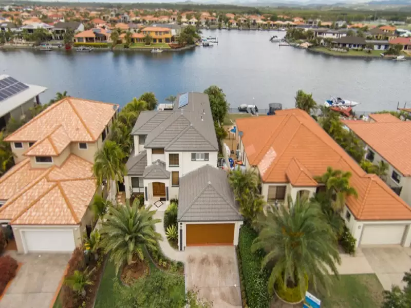 24 The Peninsula, Helensvale Sold by Queensland Sotheby's International Realty - image 1