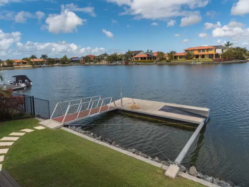 24 The Peninsula, Helensvale Sold by Queensland Sotheby's International Realty - image 1