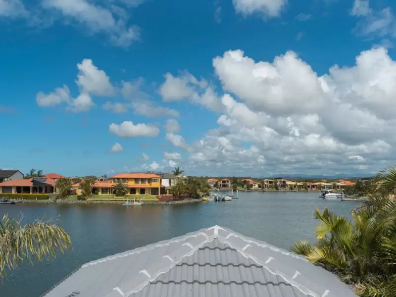 24 The Peninsula, Helensvale Sold by Queensland Sotheby's International Realty - image 1