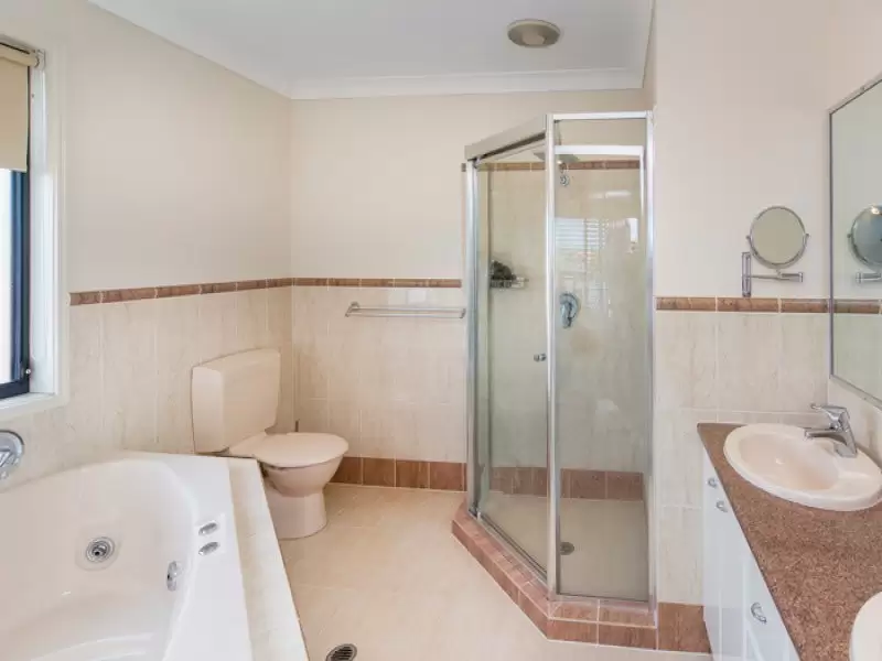 24 The Peninsula, Helensvale Sold by Queensland Sotheby's International Realty - image 1