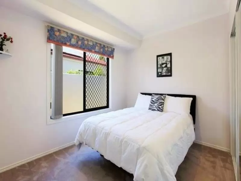 3 Windchimes Way, Helensvale Sold by Queensland Sotheby's International Realty - image 1