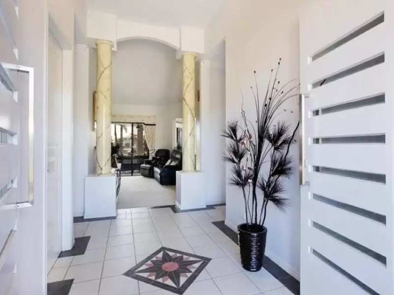 3 Windchimes Way, Helensvale Sold by Queensland Sotheby's International Realty - image 1