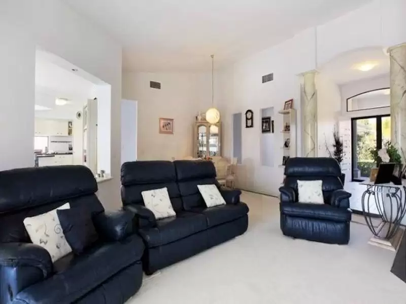 3 Windchimes Way, Helensvale Sold by Queensland Sotheby's International Realty - image 1