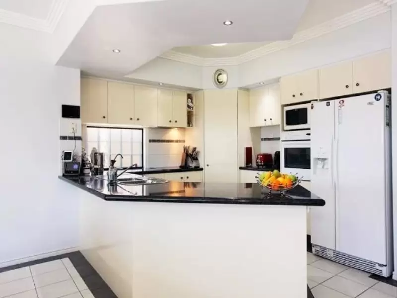 3 Windchimes Way, Helensvale Sold by Queensland Sotheby's International Realty - image 1