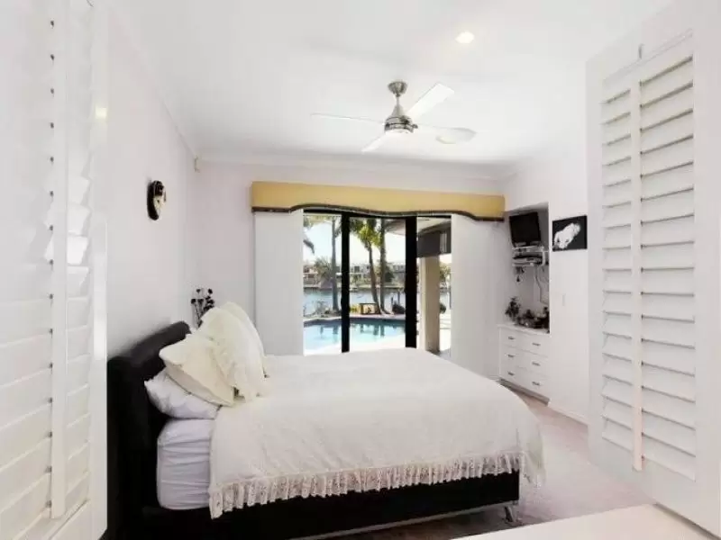 3 Windchimes Way, Helensvale Sold by Queensland Sotheby's International Realty - image 1
