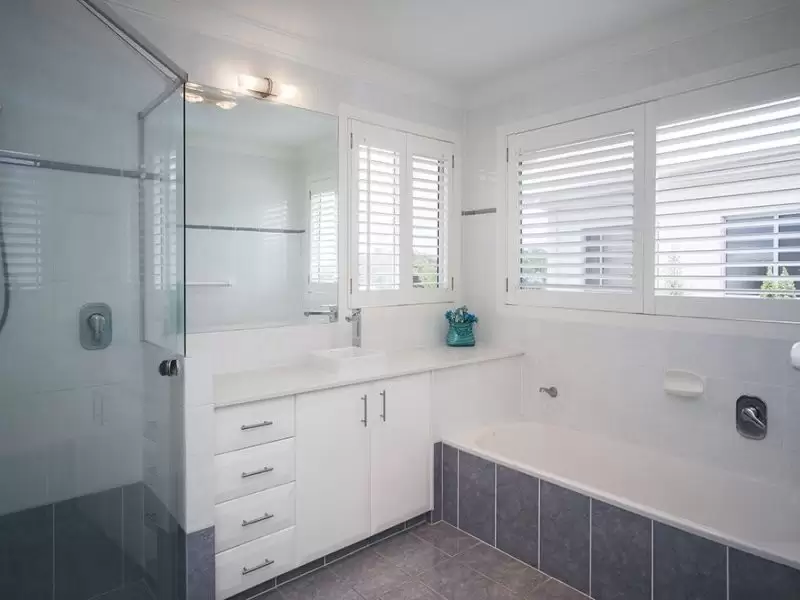 72 The Peninsula, Helensvale Sold by Queensland Sotheby's International Realty - image 1