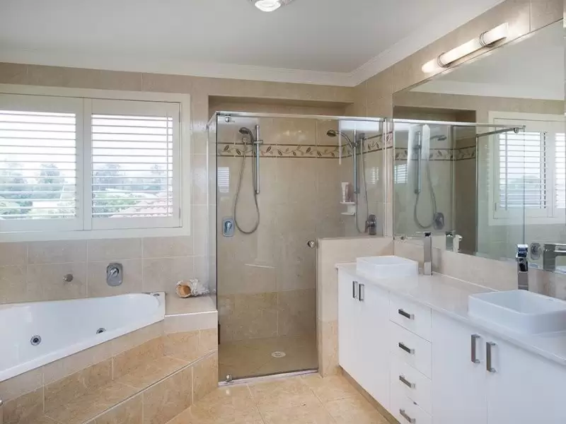 72 The Peninsula, Helensvale Sold by Queensland Sotheby's International Realty - image 1