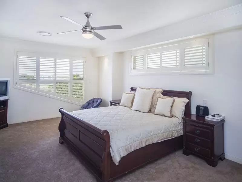 72 The Peninsula, Helensvale Sold by Queensland Sotheby's International Realty - image 1