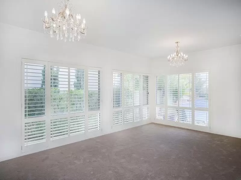 72 The Peninsula, Helensvale Sold by Queensland Sotheby's International Realty - image 1