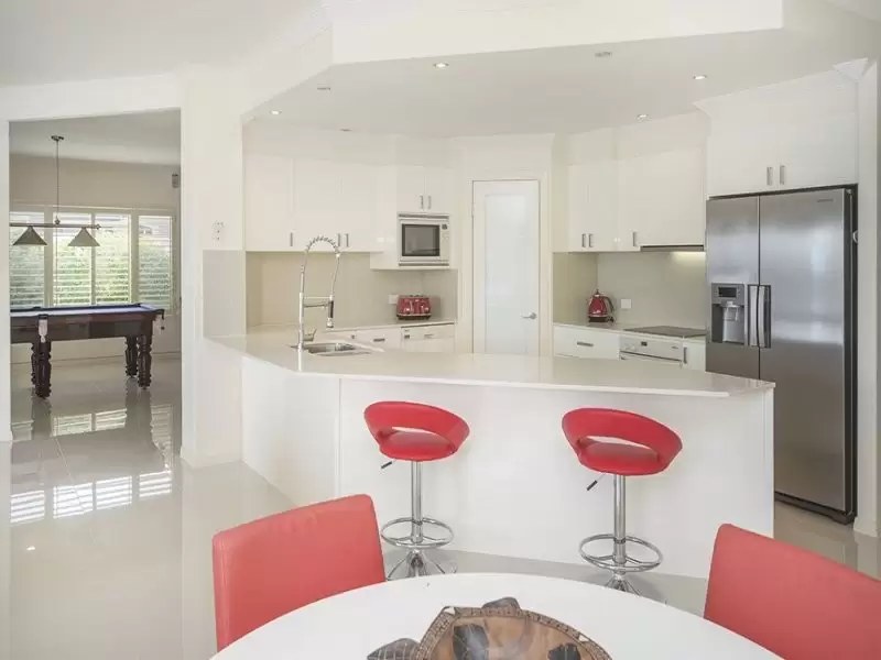 72 The Peninsula, Helensvale Sold by Queensland Sotheby's International Realty - image 1