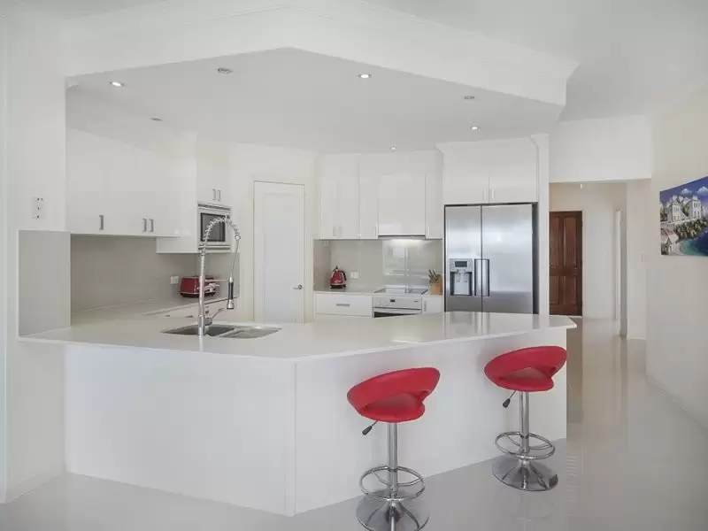 72 The Peninsula, Helensvale Sold by Queensland Sotheby's International Realty - image 1