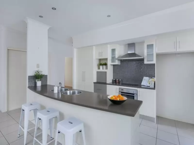 19 Ontario Court, Oxenford Sold by Queensland Sotheby's International Realty - image 1