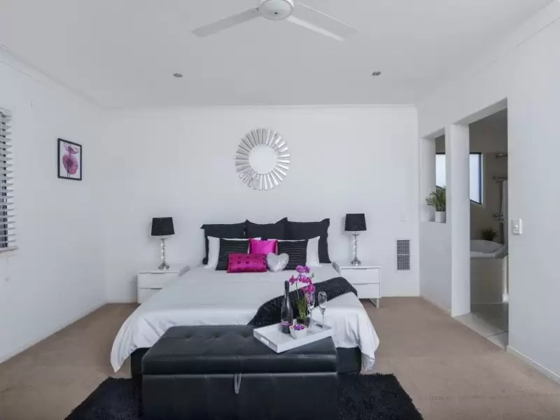 19 Ontario Court, Oxenford Sold by Queensland Sotheby's International Realty - image 1