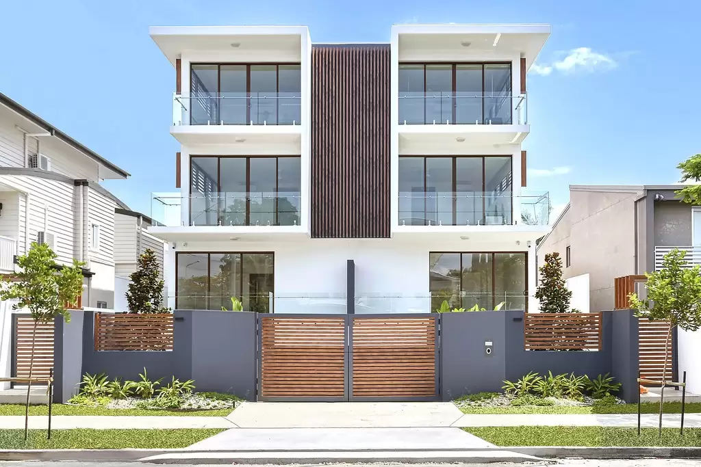 2/53 Cronin Avenue, Main Beach Sold by Queensland Sotheby's International Realty - image 1