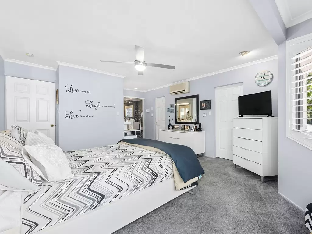 156 Bacton Road, Chandler Sold by Queensland Sotheby's International Realty - image 1