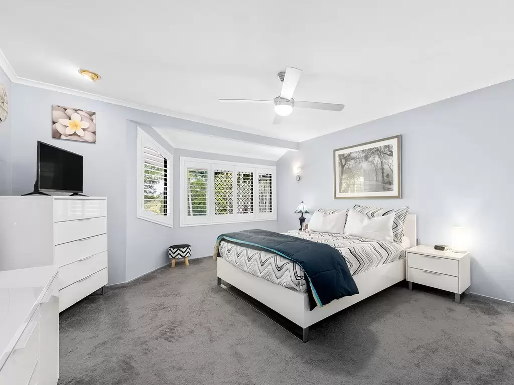 156 Bacton Road, Chandler Sold by Queensland Sotheby's International Realty - image 1