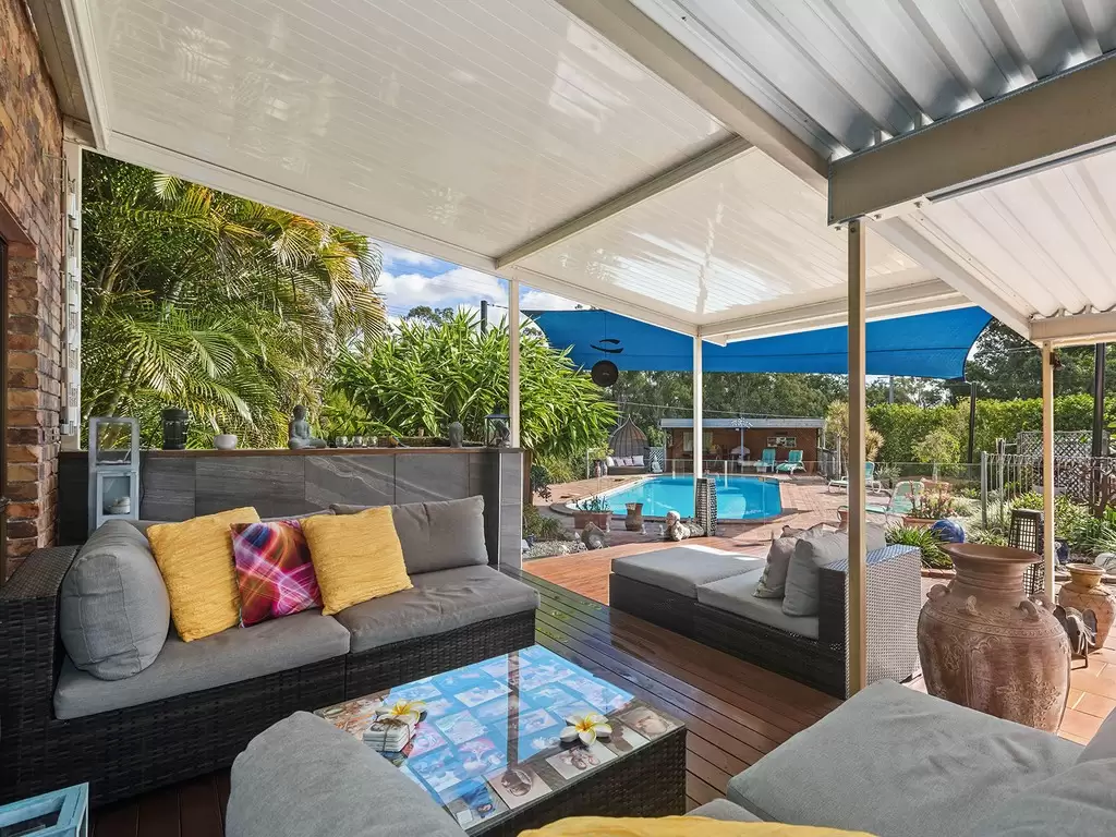 156 Bacton Road, Chandler Sold by Queensland Sotheby's International Realty - image 1