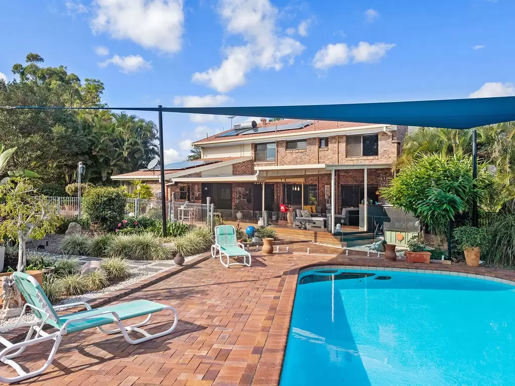 156 Bacton Road, Chandler Sold by Queensland Sotheby's International Realty - image 1