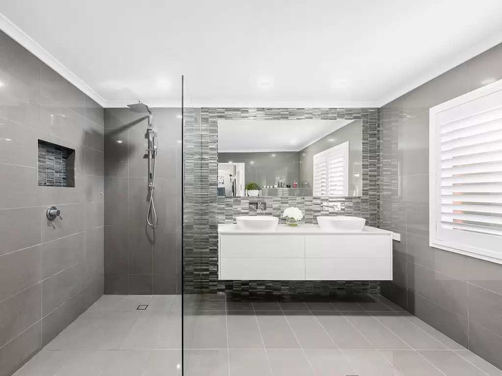 156 Bacton Road, Chandler Sold by Queensland Sotheby's International Realty - image 1