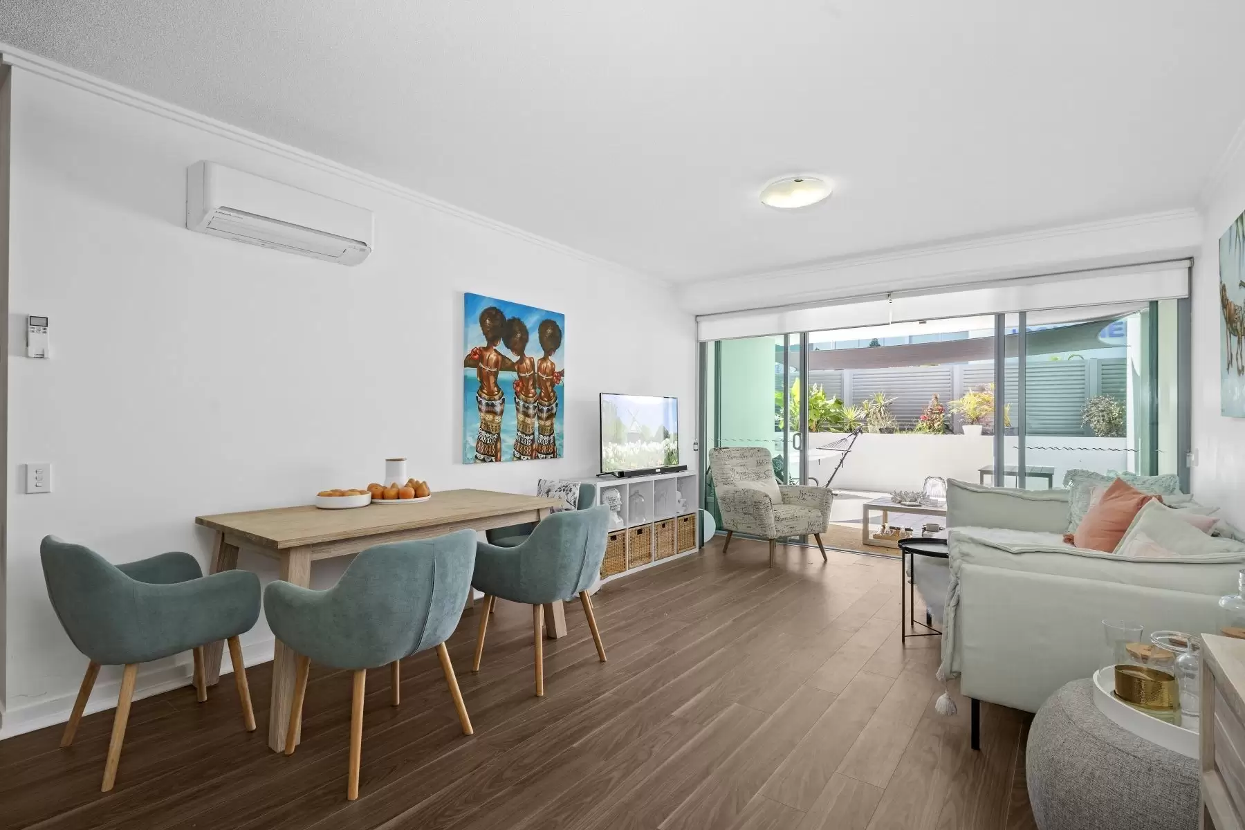 2/6-8 Miami Key, Broadbeach Waters Sold by  - image 1